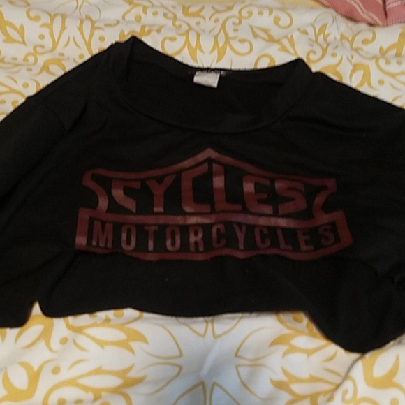 Black crop top and high water yoga pants - Picture 2 of 3